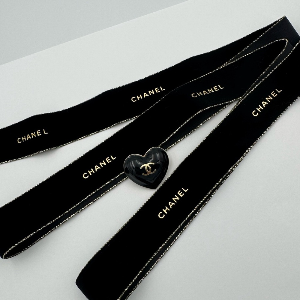 Chanel Heart Charm w/Ribbon - Picture 2 of 9